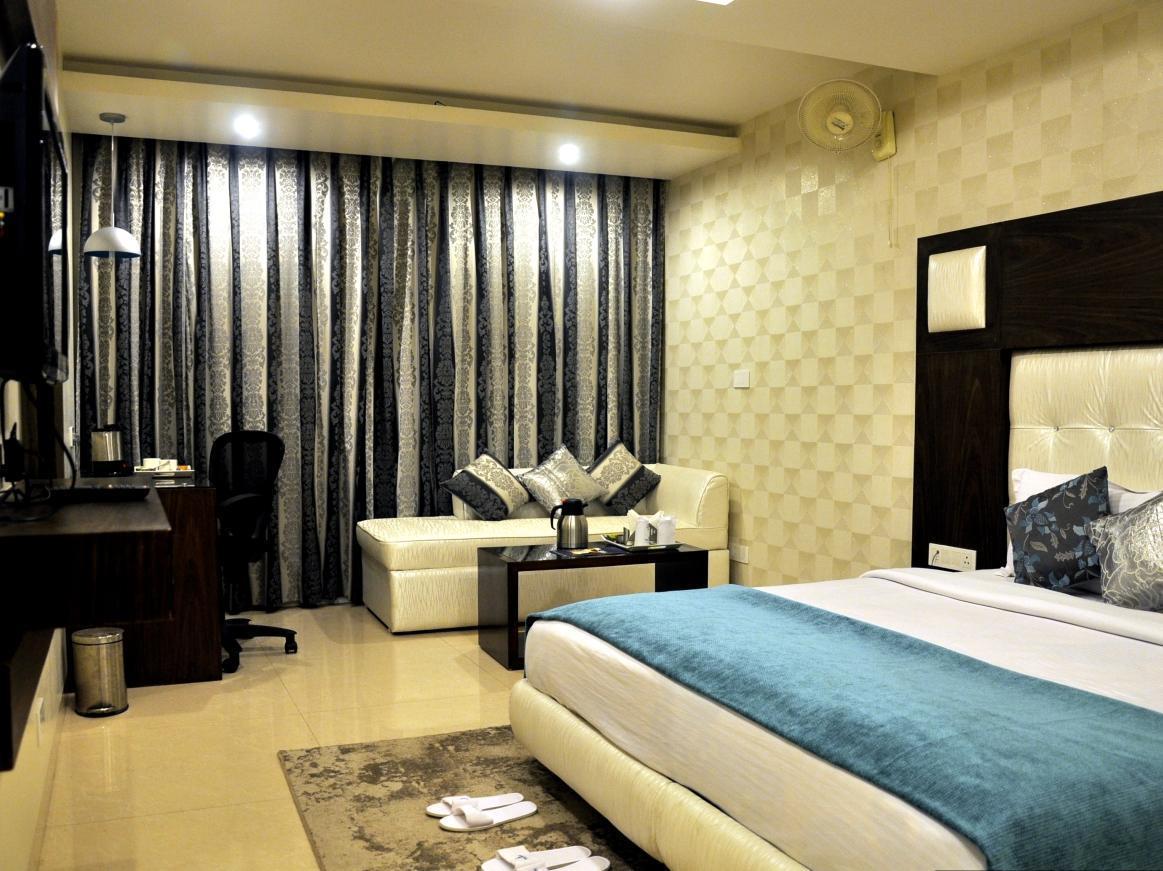 Hotel Diamond Plaza Chandīgarh Exterior foto