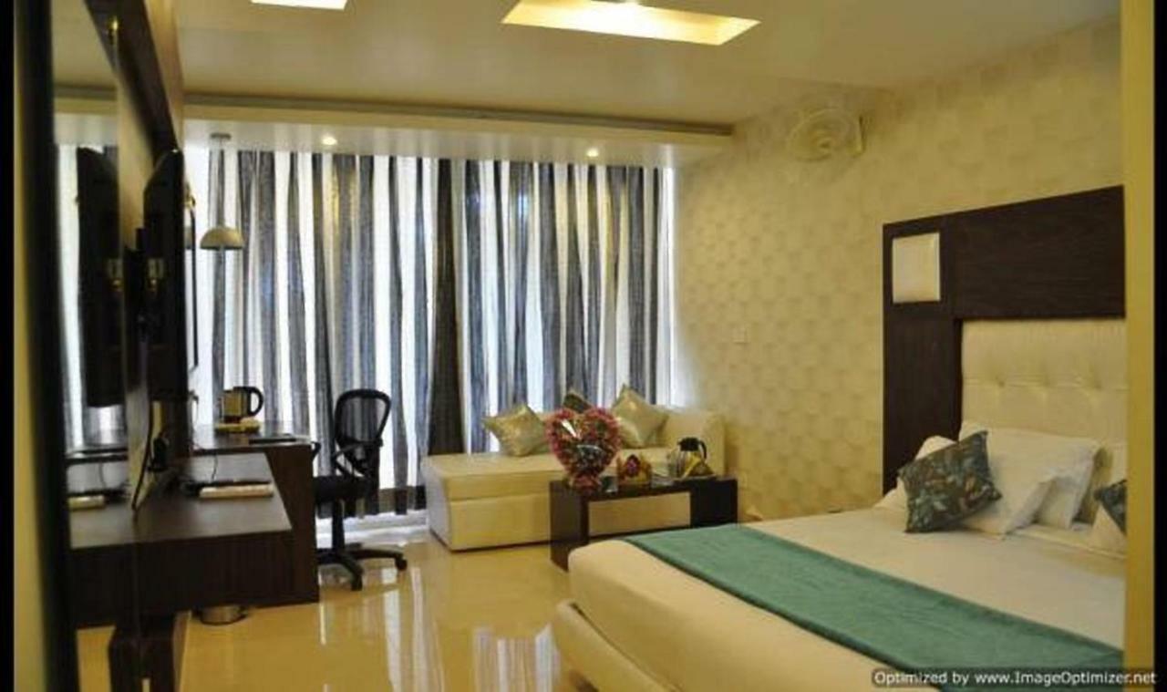 Hotel Diamond Plaza Chandīgarh Exterior foto