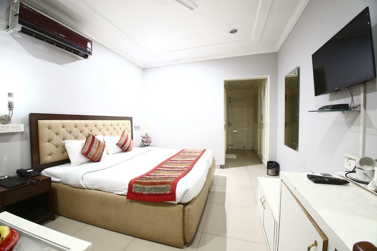 Hotel Diamond Plaza Chandīgarh Exterior foto