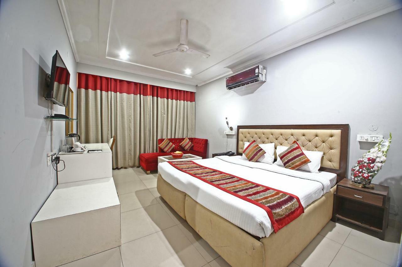 Hotel Diamond Plaza Chandīgarh Exterior foto