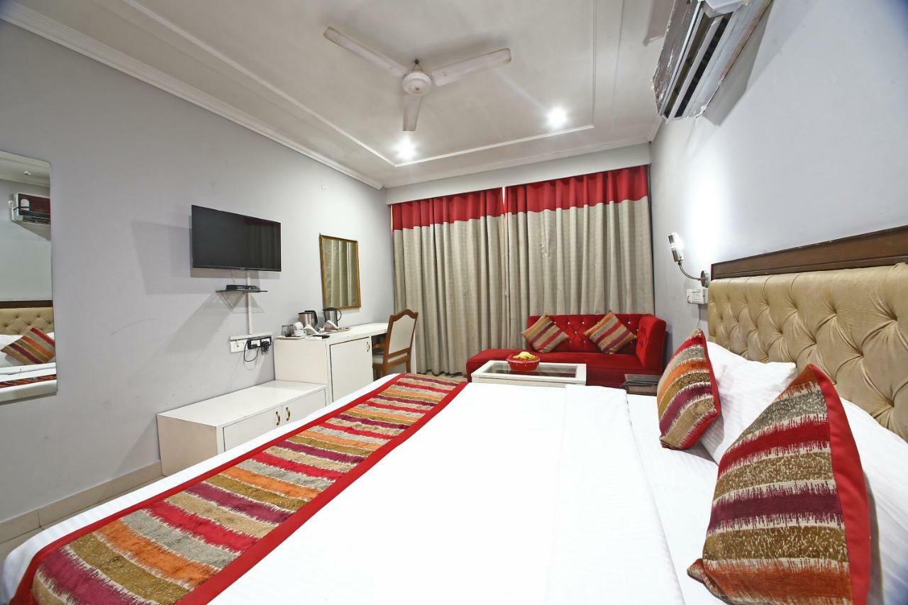 Hotel Diamond Plaza Chandīgarh Exterior foto