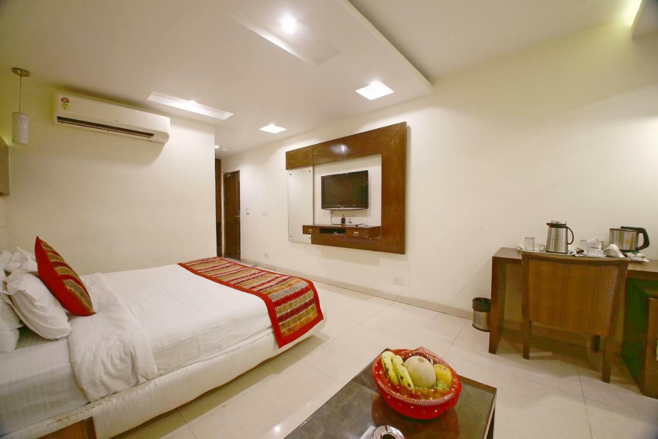 Hotel Diamond Plaza Chandīgarh Exterior foto