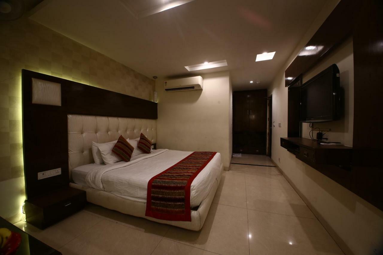 Hotel Diamond Plaza Chandīgarh Exterior foto