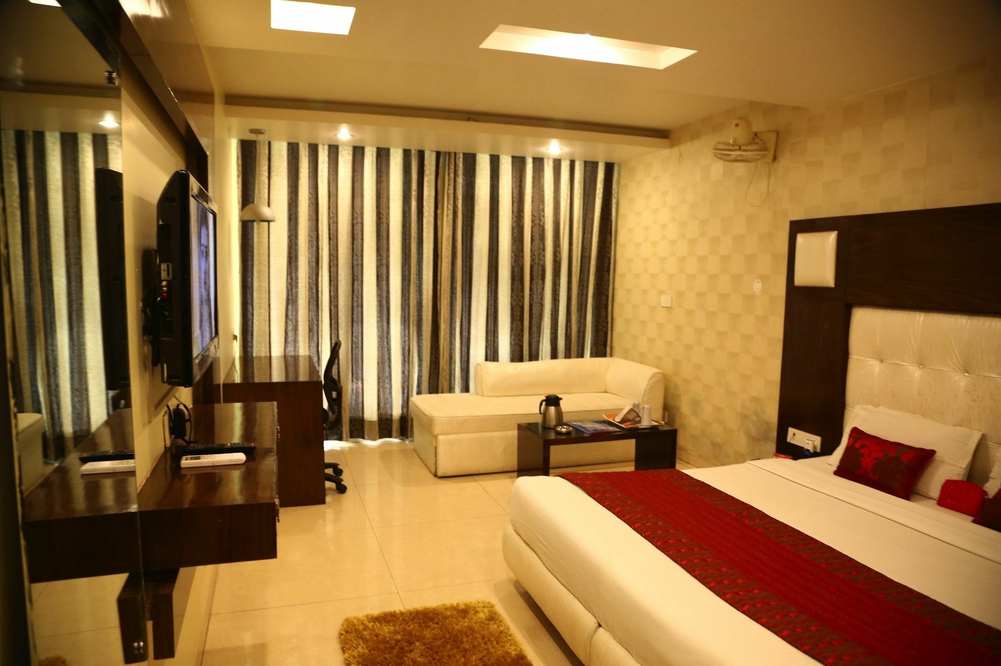 Hotel Diamond Plaza Chandīgarh Exterior foto